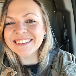 Meet your Posher, Becca